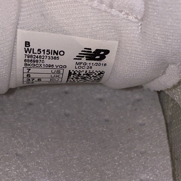 New balance sneakers size - 7US - Picture 4 of 4